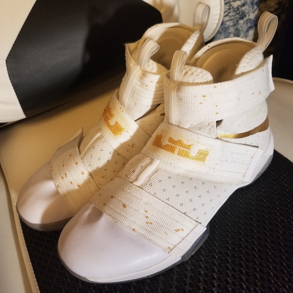 lebron zoom soldier 10 gold medal